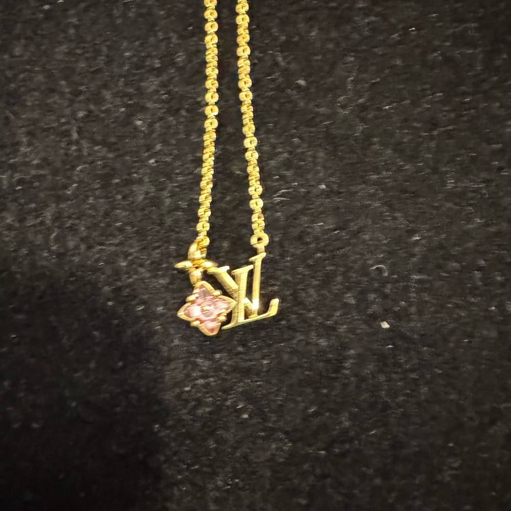 Louis Vuitton Gold and Pink Necklace Elegant Jewelry - Picture 3 of 7